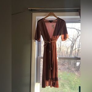 Crushed velvet dusty rose color. Plunge neckline, from forever 21 contemporary.